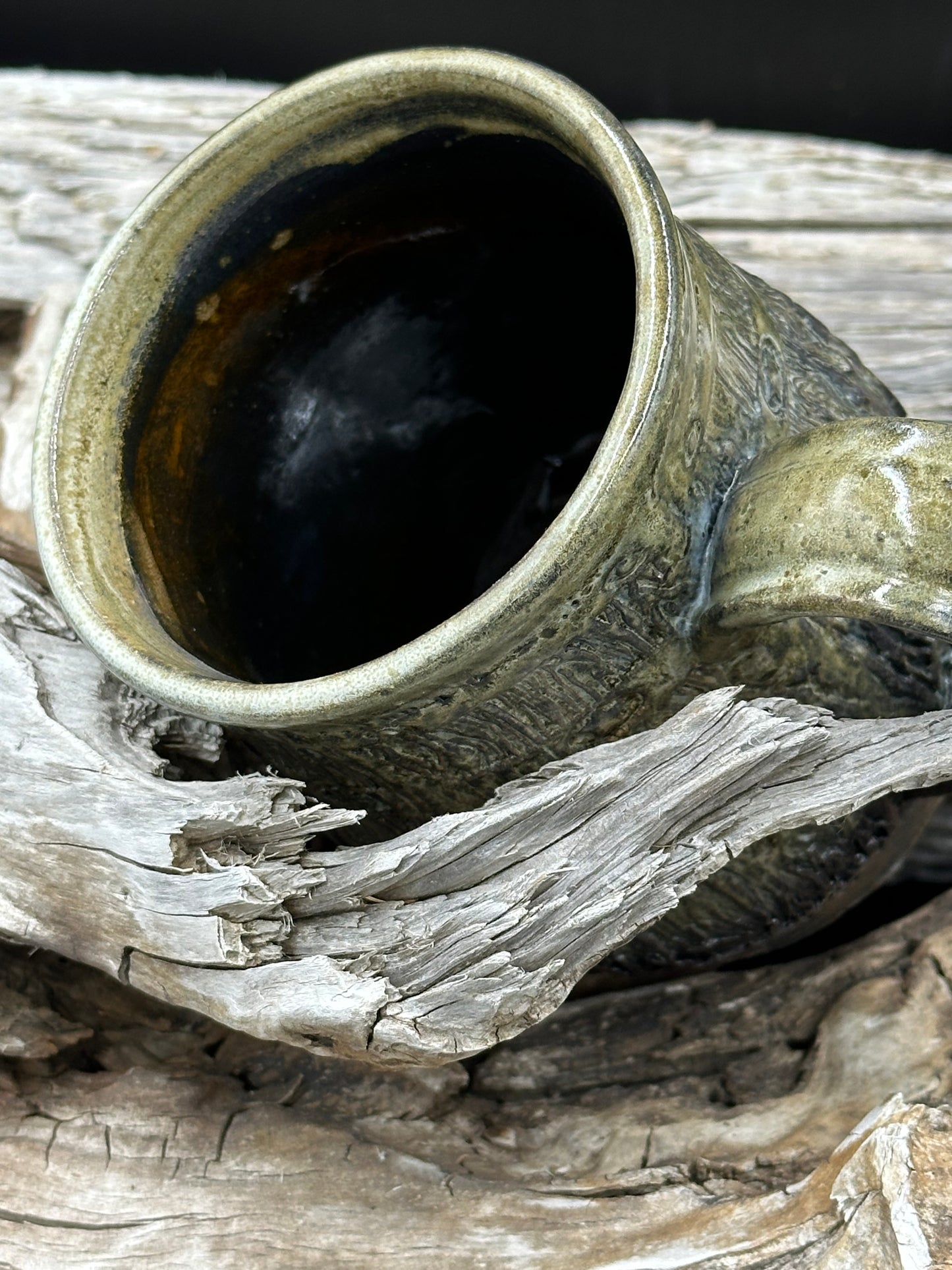 Whitewashed Barn Board Look Barrel Wood Textured Pottery Mug/Cup approximately 16 ounces (M0114)