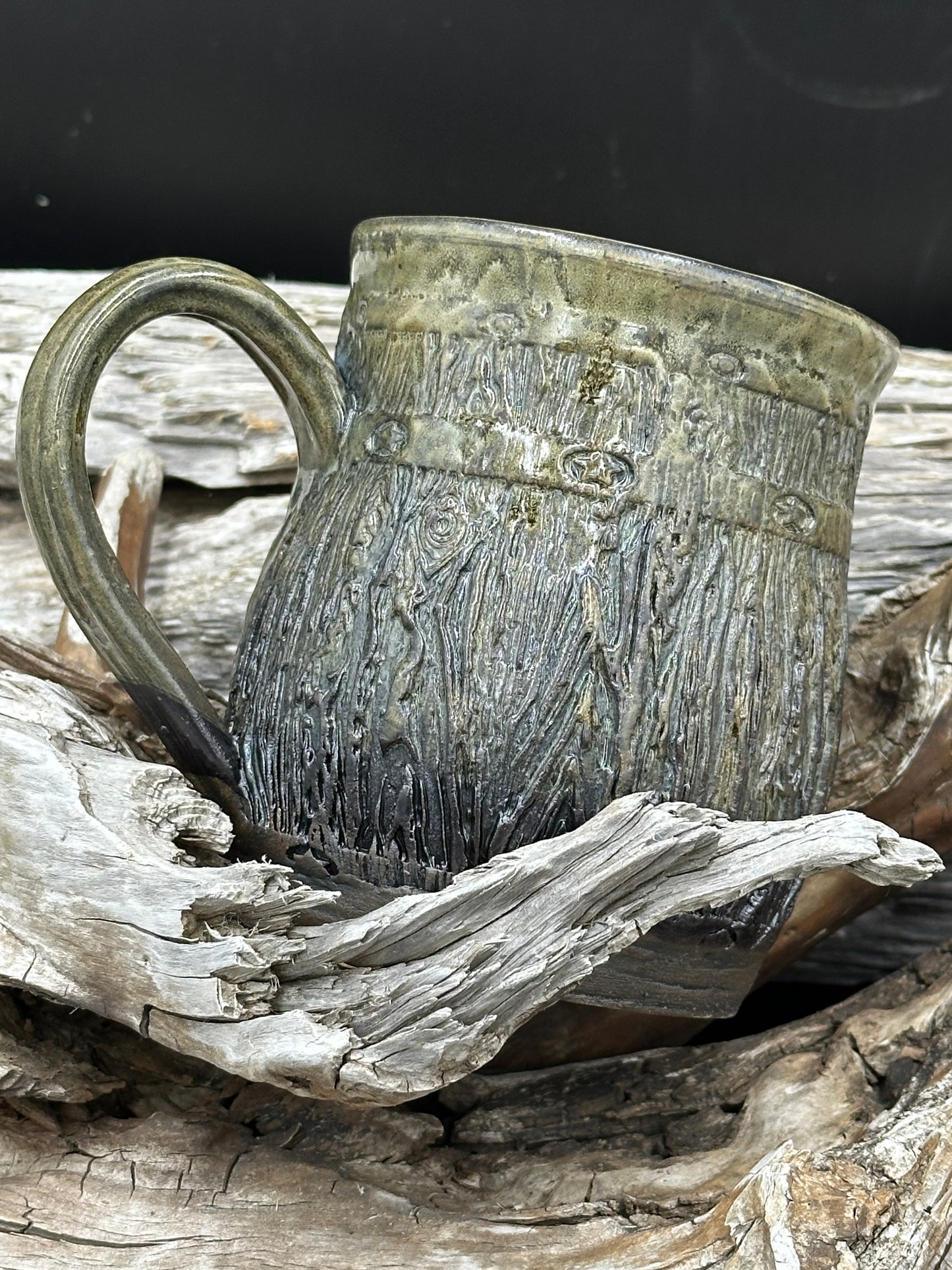Whitewashed Barn Board Look Barrel Wood Textured Pottery Mug/Cup approximately 16 ounces (M0114)