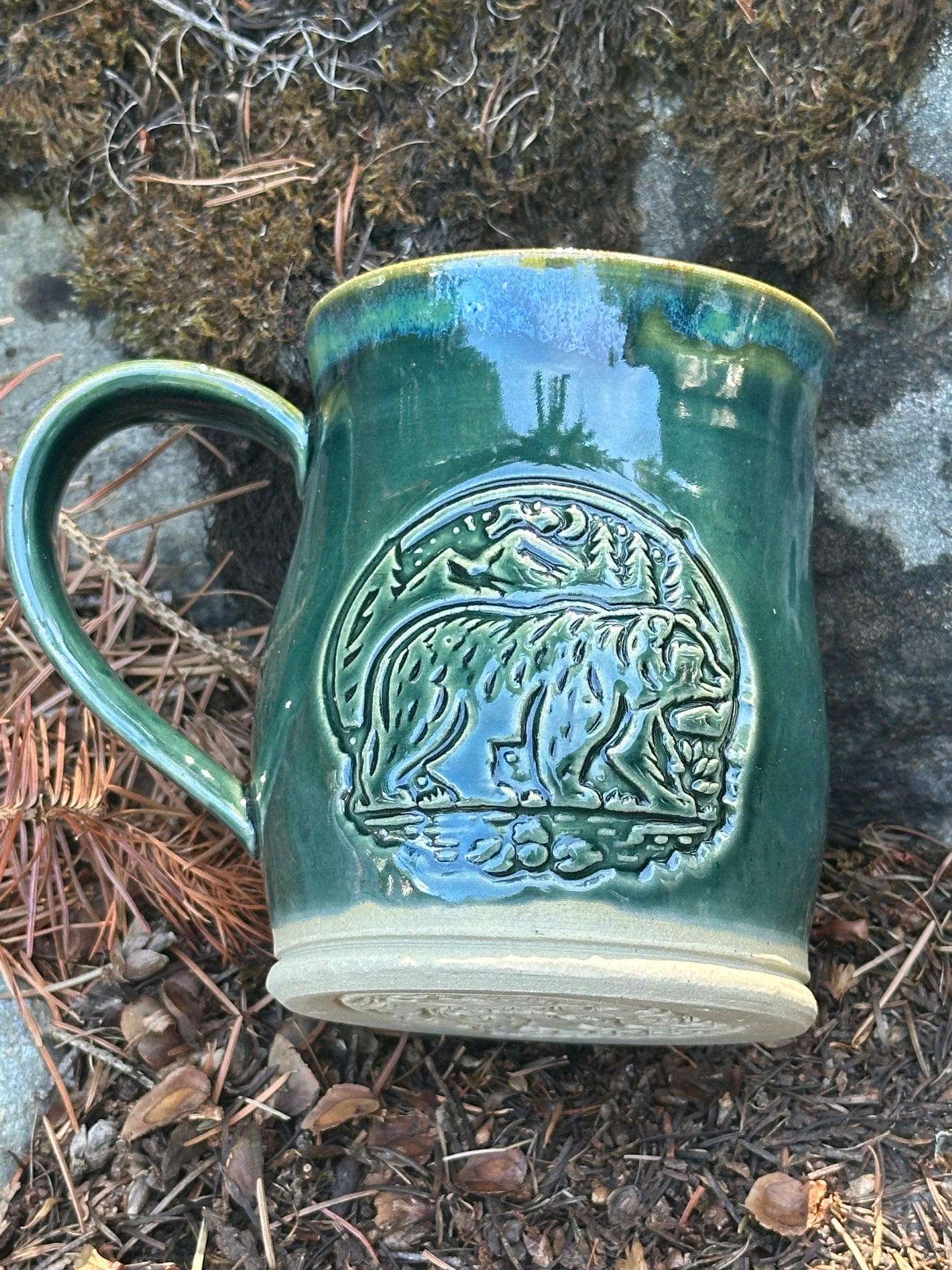 Green Bear in the Woods Pottery/Ceramic Mugs approx. 16 oz. (250008)