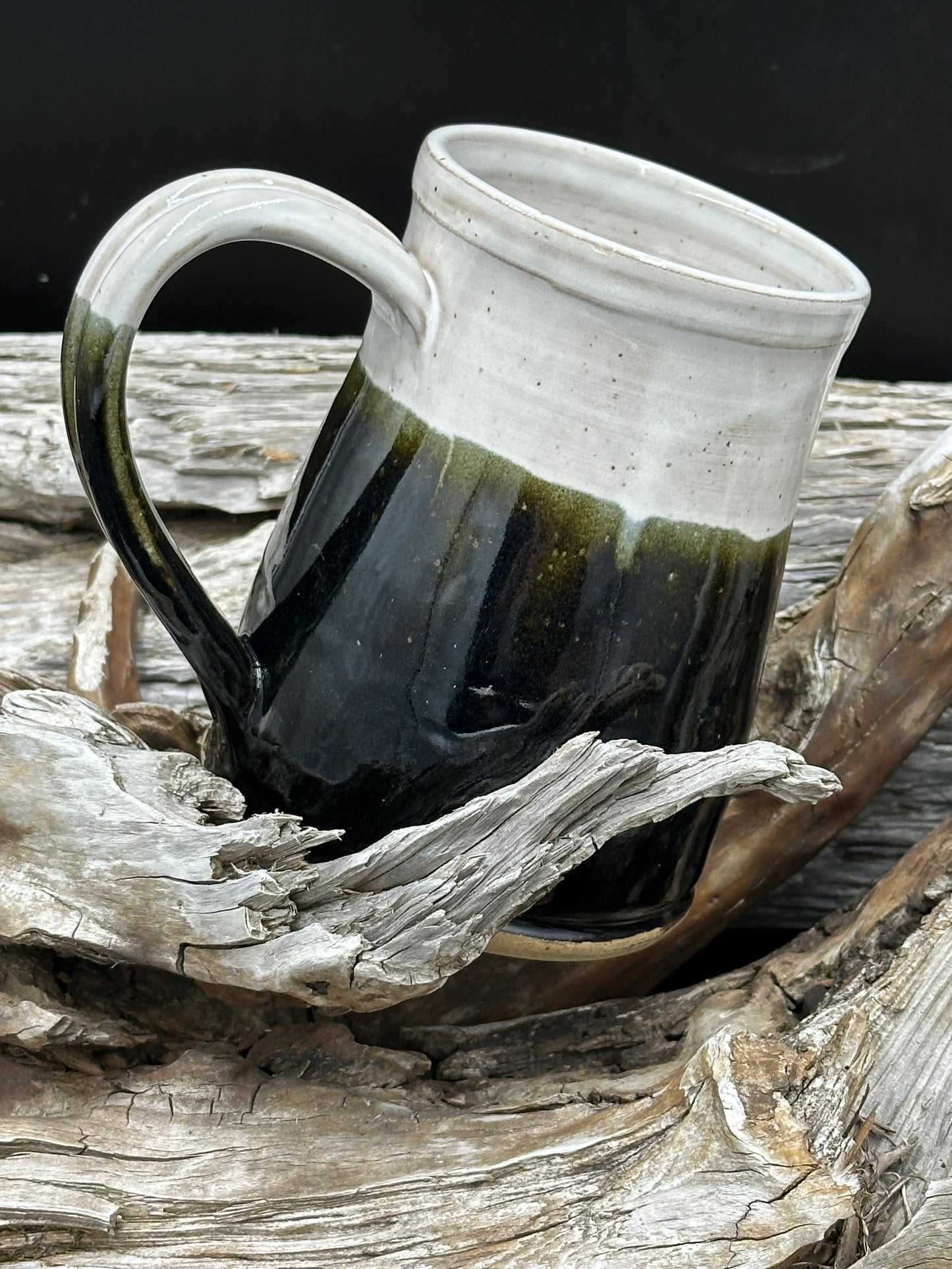 White and Black Pottery Tankard approximately 24 ounces (TS0104)