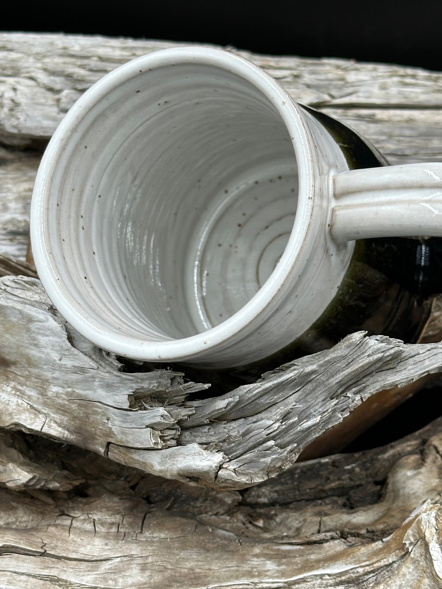 White and Black Pottery Tankard approximately 24 ounces (TS0104)