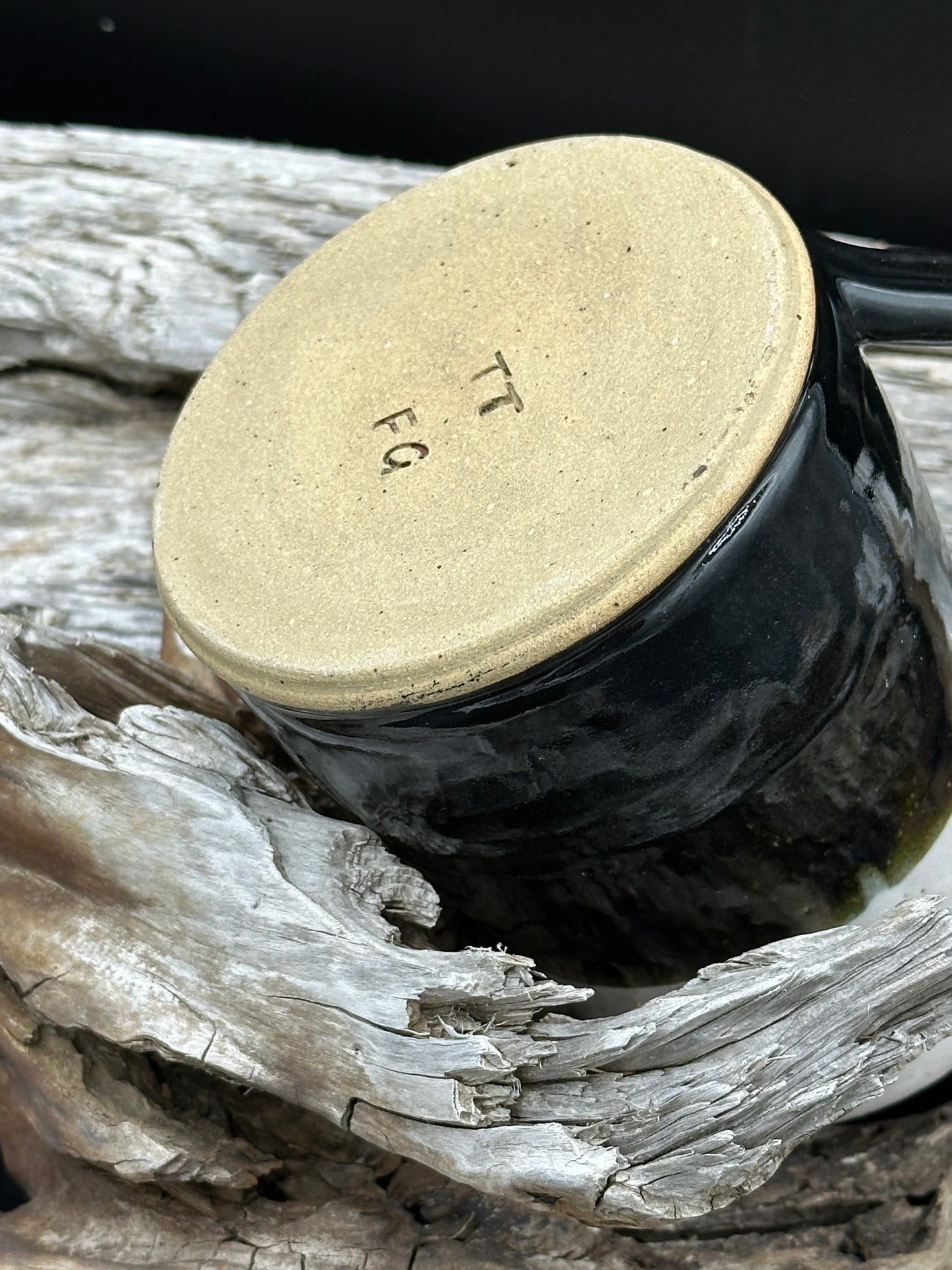 White and Black Pottery Tankard approximately 24 ounces (TS0104)