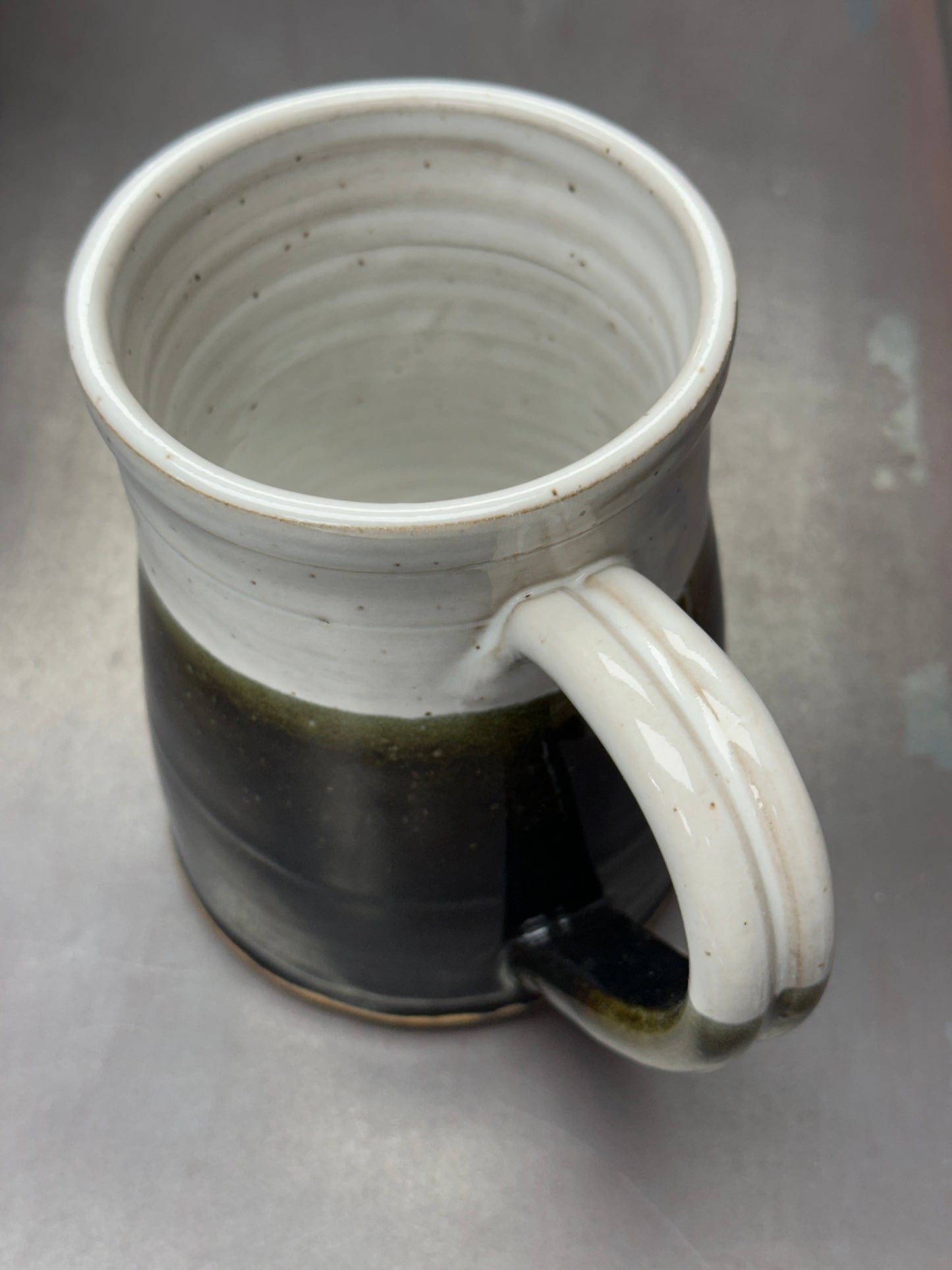 White and Black Pottery Tankard approximately 24 ounces (TS0104)